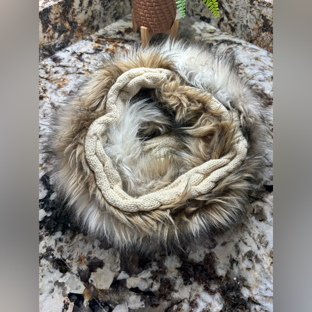 Faux Fur Eternity Scarf - Picture 7 of 9